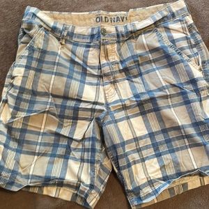Men’s flat front shorts. Blue and khaki plaid. Size 38